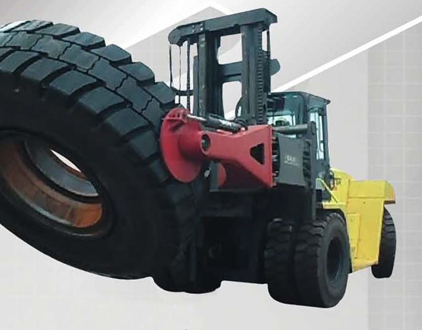 Saur tyre handler