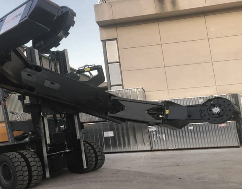 Tyre handler on a forklift